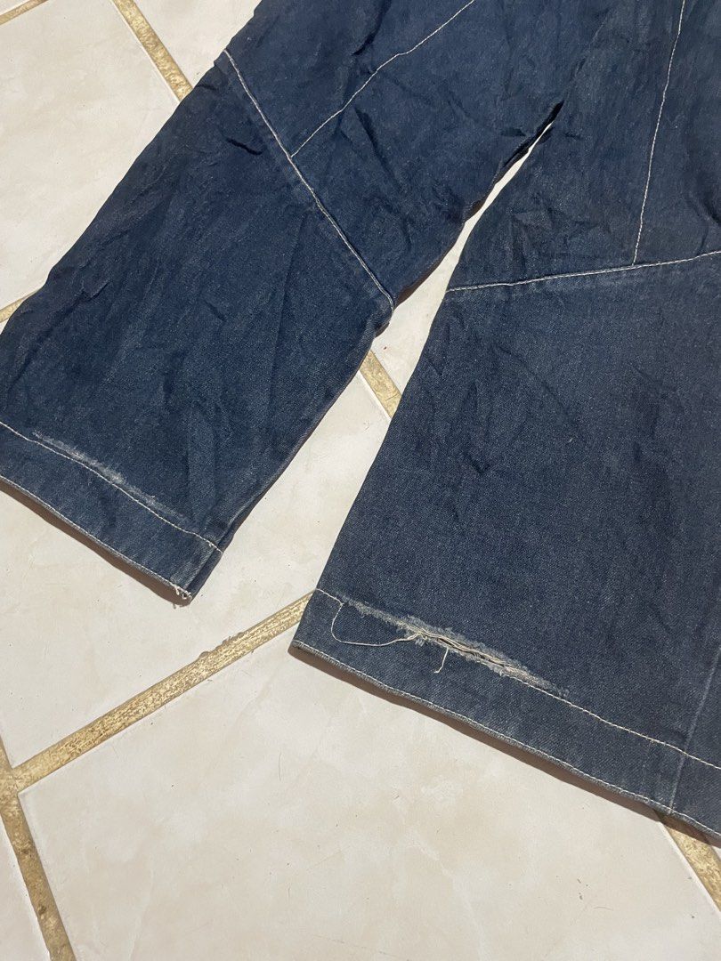 y2k sohk baggy pants (Category: Jeans) located in Iligan City. Submitted by yolkfinds (Listing ID 1461114082, Image 2). Description: swipe for detailed pictures 32 on tag 41 length 10 leg opening 11 thigh.
