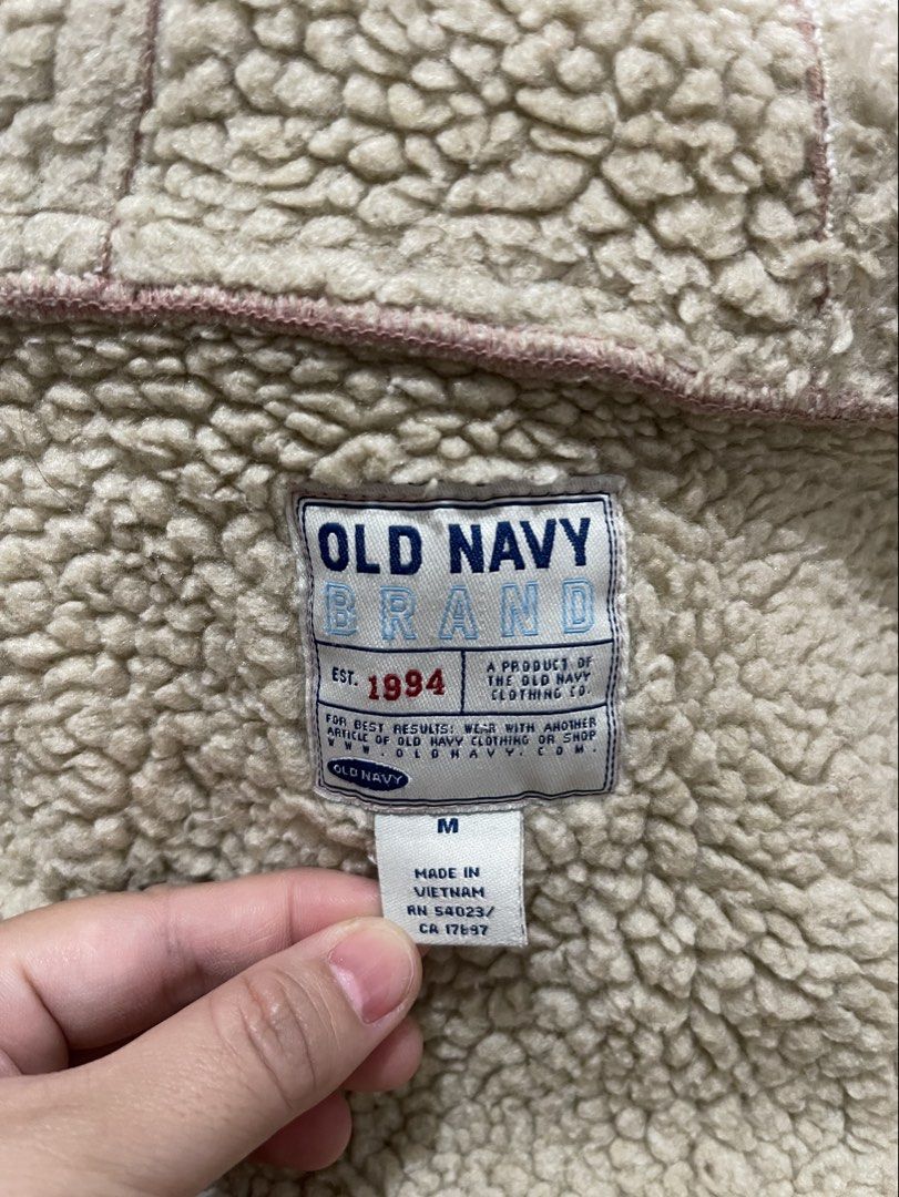 Y2k Vintage Old Navy Sherpa Jacket DUSTY PINK (Category: Coats, Jackets and Outerwear) located in Manila. Submitted by goldenprngs101 (Listing ID 1461109627, Image 1). Description: Y2K Old Navy Sherpa Jacket 🤎 Size M on tag Measurements: 20.5” length × 17” pit-to-pit YKK zipper • Made in Vietnam • Sherpa lined Cute dusty rose/pink color with contrast stitching Perfect for Y2K / vintage fits ✨ Price is slightly negotiable..