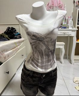 (Category: ) located in . Submitted by helpmeclearclothespls (Listing ID 1460939282, Image 1). Description: .
