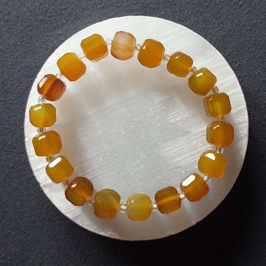 Yellow Agate Bracelet (Category: Bracelets) located in Gapan. Submitted by purseofjune (Listing ID 1460998537, Image 2). Description: 8mm cube faceted beads 16cm.