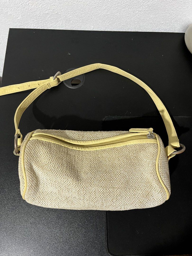 Yellow rattan bucket shoulder bag (Category: Shoulder Bags) located in Tuguegarao City. Submitted by wear.lyunji (Listing ID 1461026499, Image 1). Description: spacious working zippwr.