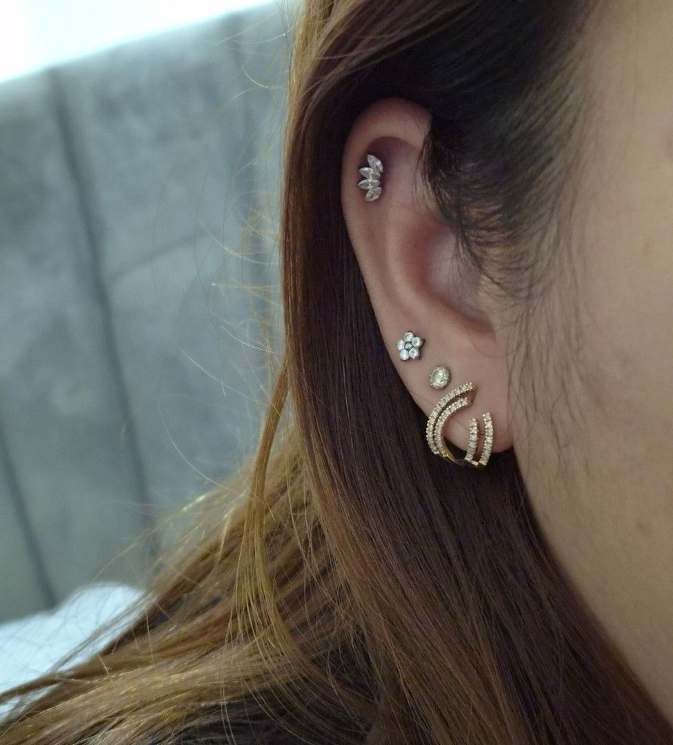 Yg diamond earrings (Category: Earrings) located in Marikina City. Submitted by 000christina000 (Listing ID 1460947030, Image 2). Description: 0.50ct natural diamond 18k yg setting comes with lab certificate.