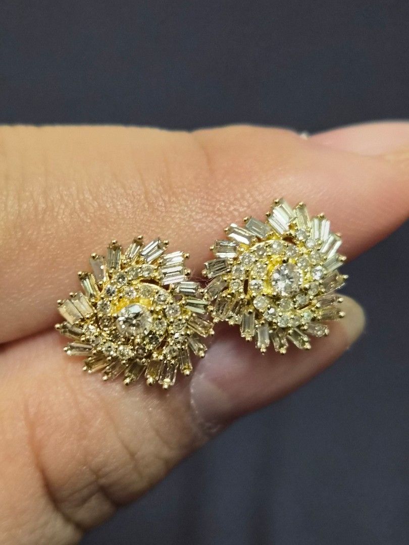 YG diamond earrings bundle (Category: Earrings) located in Marikina City. Submitted by 000christina000 (Listing ID 1460949277, Image 2). Description: 2ct total natural diamond 18k yg cimes with lab certificate.