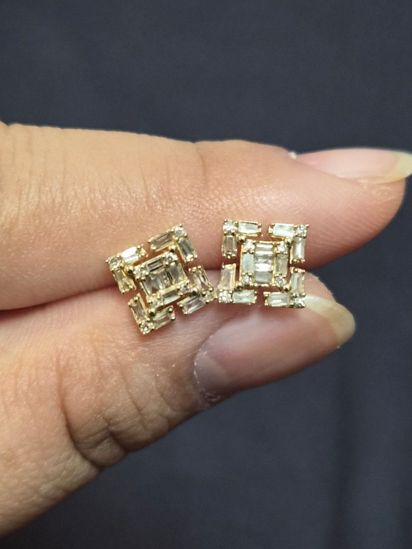 YG diamond earrings bundle (Category: Earrings) located in Marikina City. Submitted by 000christina000 (Listing ID 1460949277, Image 3). Description: 2ct total natural diamond 18k yg cimes with lab certificate.