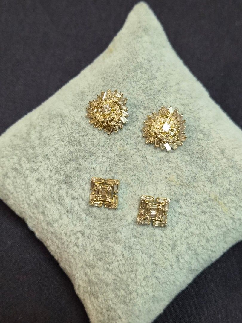YG diamond earrings bundle (Category: Earrings) located in Marikina City. Submitted by 000christina000 (Listing ID 1460949277, Image 1). Description: 2ct total natural diamond 18k yg cimes with lab certificate.