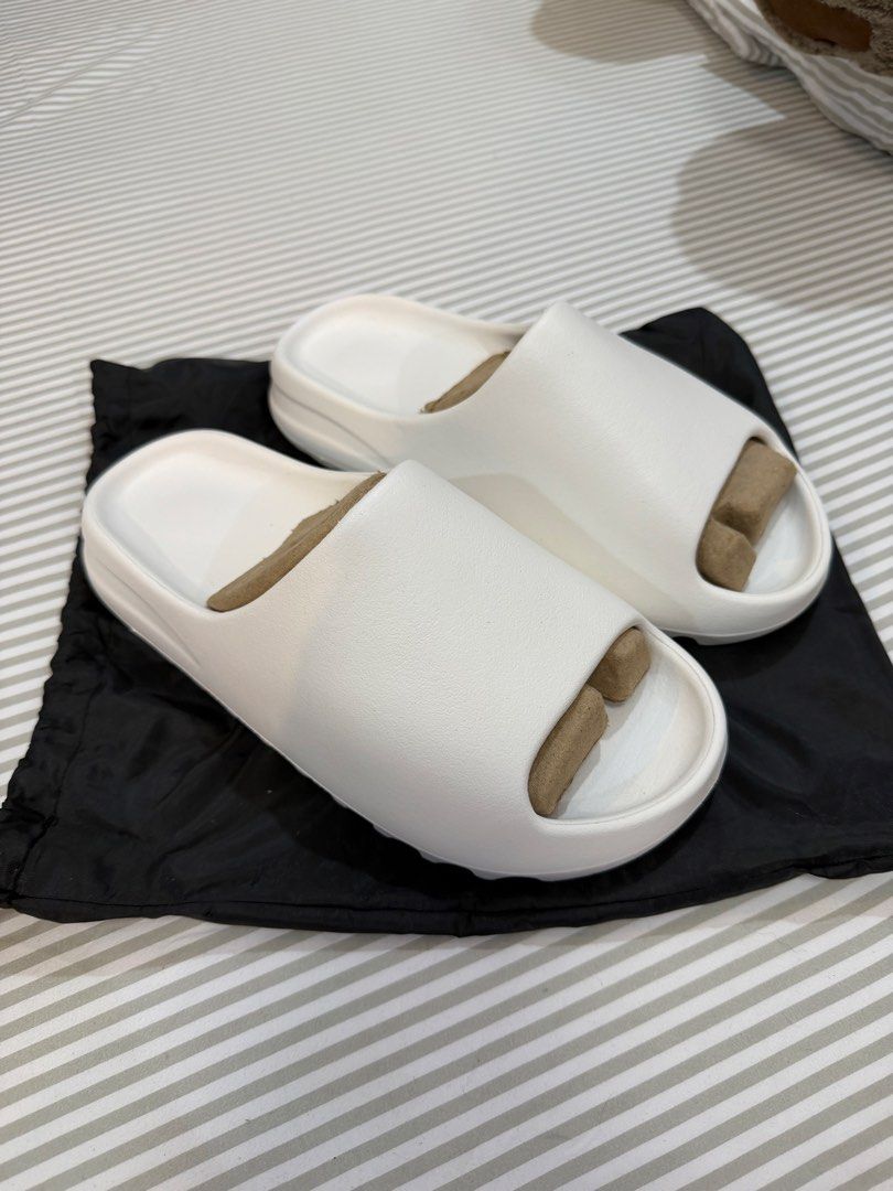 YS-01 (Category: Slippers & Slides) located in Paranaque City. Submitted by oommggg (Listing ID 1461101522, Image 3). Description: Original NEW Yeeze Slide YS-01 Us 9 100% Original 5k Paranaque area Available for checking in person. Lalamove anytime.