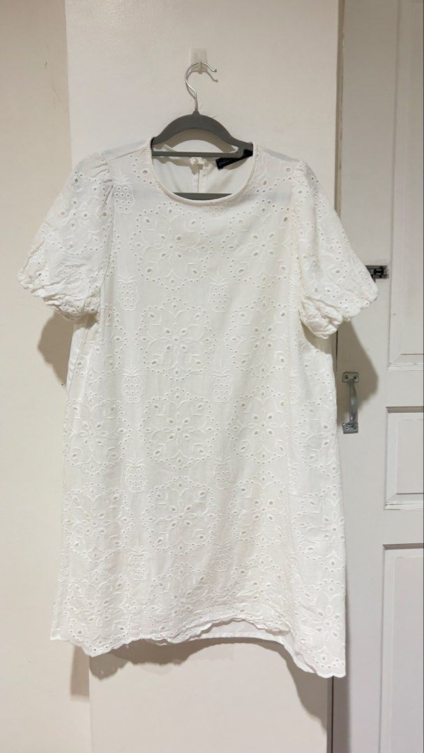 Zanzea eyelet dress (Category: Dresses) located in Cebu City. Submitted by fromreggg (Listing ID 1461072455, Image 1). Description: Zanzea Dress L on tag Fits M-L P300 No issues.