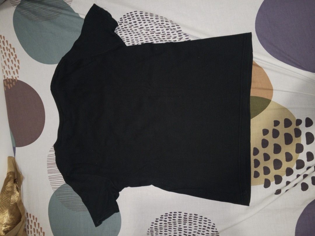 zara basic crewneck tee (Category: Shirts) located in Mabalacat. Submitted by mwmeowie (Listing ID 1461025341, Image 2). Description: preloved zara black and green basic crewneck t-shirt ♡ only worn around 2–3 times and still in good condition. ﹒⟡ authentic zara piece ﹒⟡ classic crewneck style ﹒⟡ simple & easy to style ﹒⟡ no major flaws ﹒⟡ actual item shown in photos slightly negotiable for sure buyers shipping fee c/o buyer.