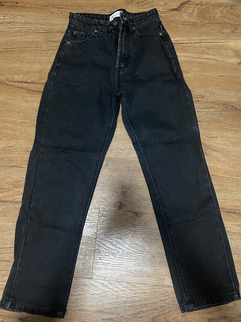 Zara Black Denim Jeans (Category: Jeans) located in Bulacan. Submitted by beeucarat05 (Listing ID 1461111618, Image 1). Description: - size 24 - hard denim - used 2-4x only Rfs: doesn’t fit me anymore.