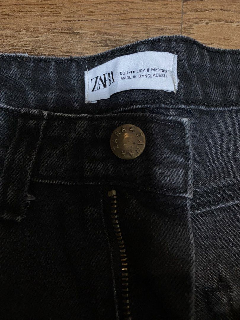 Zara Black Denim Jeans (Category: Jeans) located in Bulacan. Submitted by beeucarat05 (Listing ID 1461111618, Image 3). Description: - size 24 - hard denim - used 2-4x only Rfs: doesn’t fit me anymore.