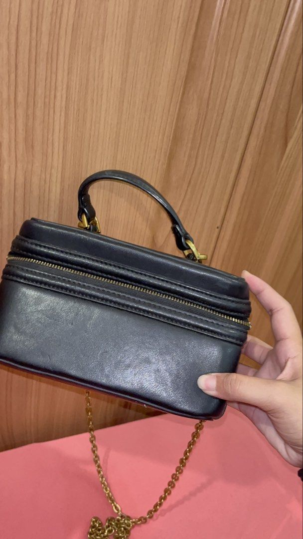 Zara Black Vanity Bag (Category: Cross-body Bags) located in Tacloban City. Submitted by declutterwithlvll (Listing ID 1461073049, Image 3). Description: Authentic Zara Vanity Bag with Chain Strap | Tacloban City Selling my Zara Black Vanity Bag 💼✨ Authentic Zara - check interior label DETAILS: - Color: Black - With top handle + detachable gold chain strap - Zip closure, clean interior with Zara tag - Good for office, events, or daily use CONDIT