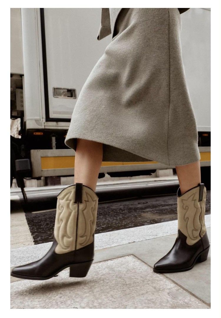 Zara Combined Leather Embroidered Boots (Category: Boots) located in Mandaluyong City. Submitted by luckyhorse.0e5c89 (Listing ID 1460956548, Image 1). Description: 100% Cow Leather.