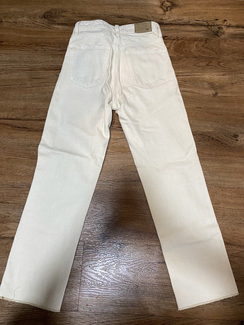 Zara Cream Wide Leg Button Fly Jeans (Category: Jeans) located in Bulacan. Submitted by beeucarat05 (Listing ID 1461111563, Image 2). Description: - size 24 - hard denim - used 2-4x only Rfs: doesn’t fit me anymore.