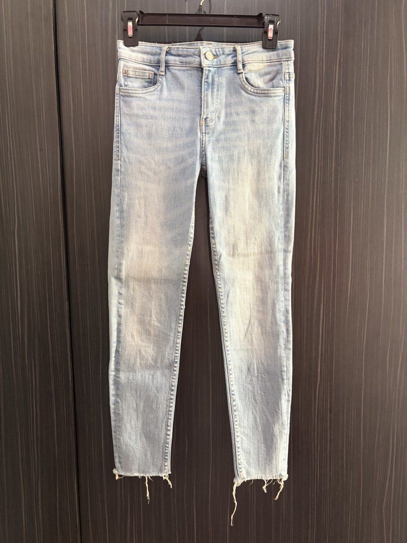Zara denim jeans light wash (Category: Jeans) located in Manila. Submitted by thekidshop (Listing ID 1461036219, Image 1). Description: .