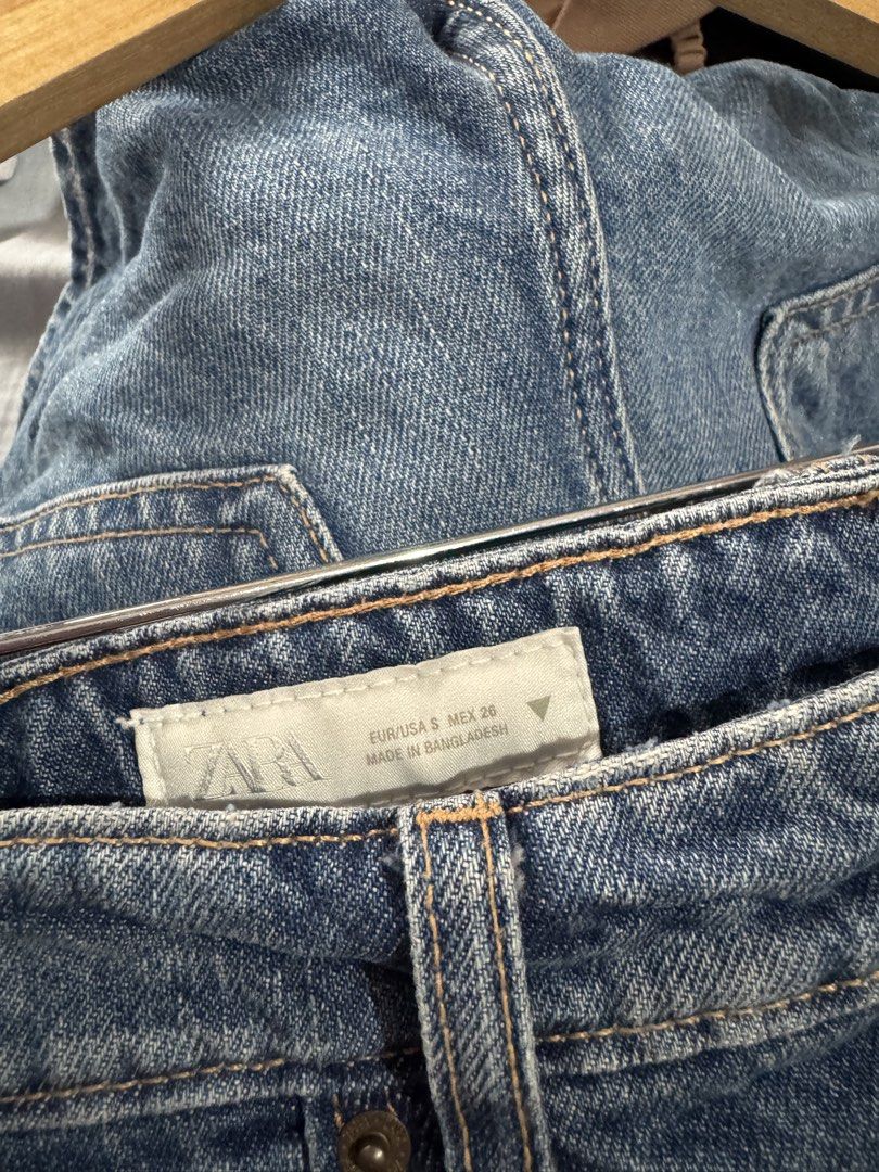 Zara denim skort (Category: Other Bottoms) located in Taguig. Submitted by gabby85953 (Listing ID 1460967182, Image 3). Description: No ww No dimension.