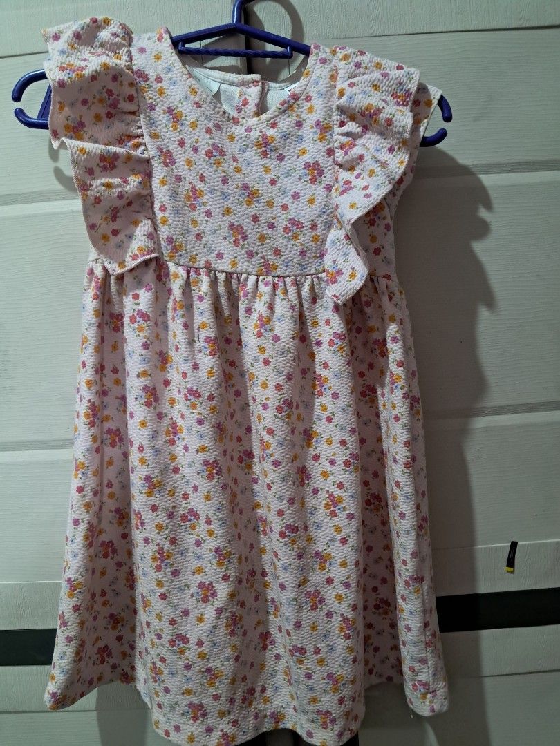 Zara dress (Category: Babies & Kids Fashion) located in Caloocan City. Submitted by juanmay74107642 (Listing ID 1460958947, Image 1). Description: 4-5 on tag no issue.