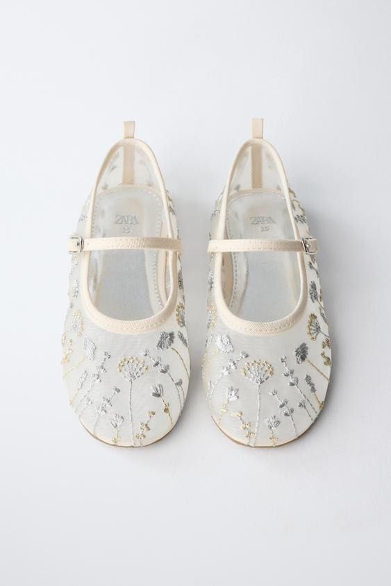 Zara Embroidered Ballet Flats- Silver Size 23 (Category: Babies & Kids Fashion) located in Manila. Submitted by thriftselection.ph (Listing ID 1460968923, Image 1). Description: These charming Zara Embroidered Mesh Ballet Flats feature delicate floral embroidery and a classic buckled strap. Size 23 USA 7 14,3 cm.