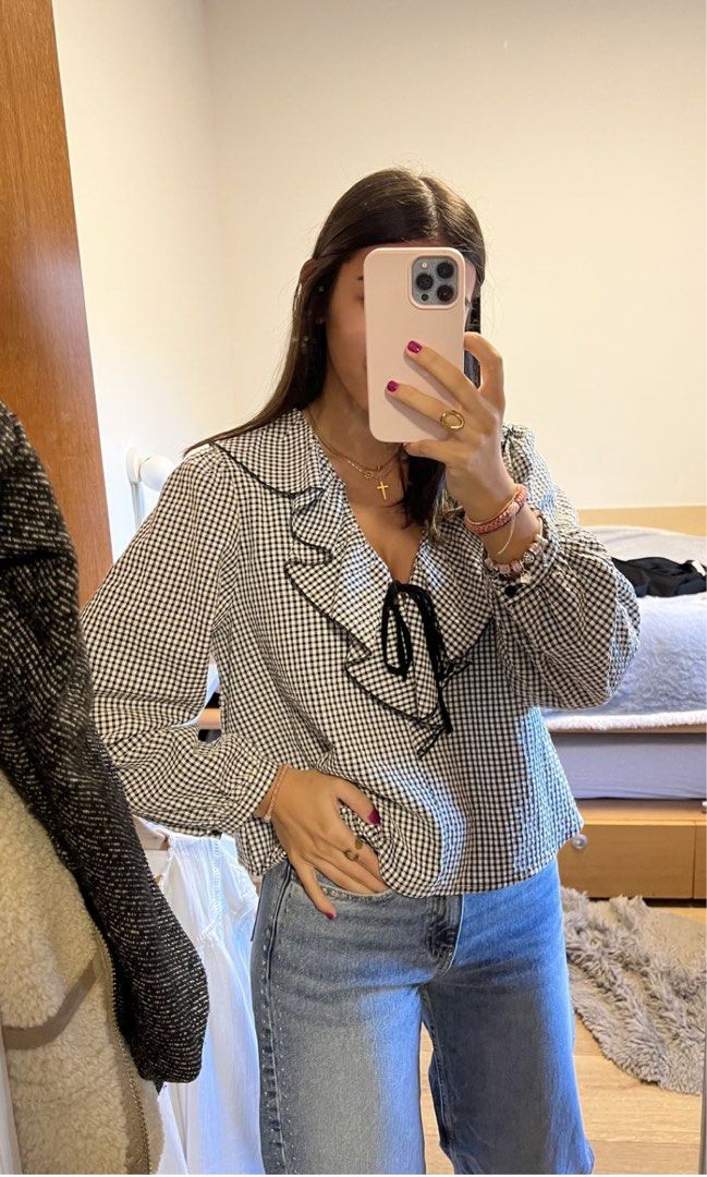 Zara gingham blouse (Category: Blouses) located in Taguig. Submitted by gabby85953 (Listing ID 1460967545, Image 1). Description: No ww No dimension.