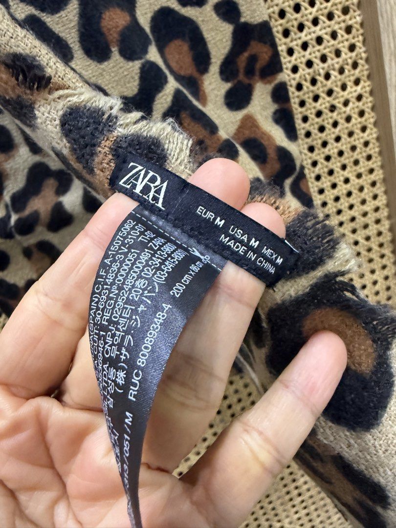 Zara Leopard Print Scarf (Category: Scarves) located in Pasig City. Submitted by jgbeautique (Listing ID 1460990109, Image 3). Description: RFS: i’ve got too many scarves already.