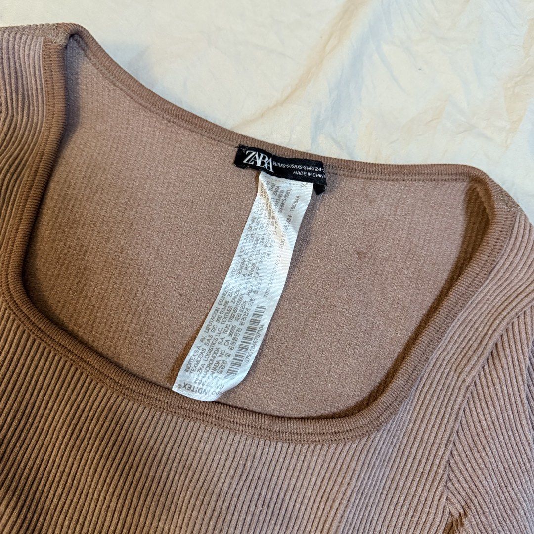 Zara Ribbed Square Neck Long Sleeve Crop Top (Category: Longsleeves) located in Manila. Submitted by annedecluttersqc (Listing ID 1461066231, Image 2). Description: Xs-small ✨.