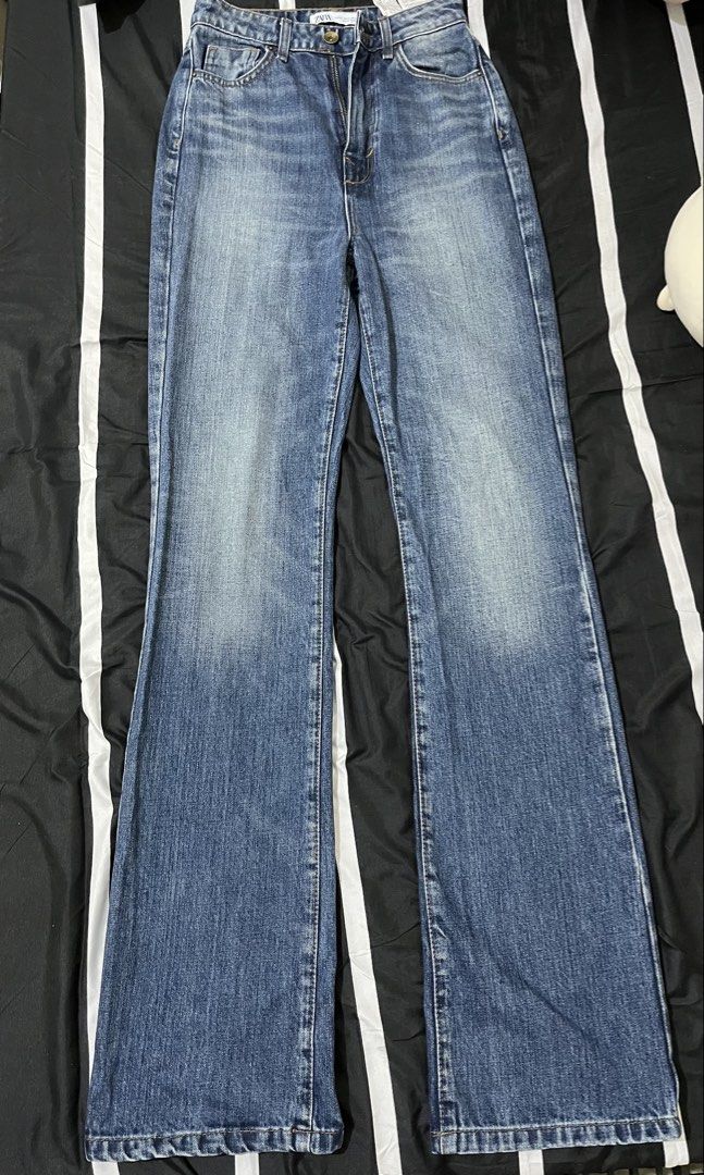 ZARA Straight Leg Jeans (Category: Jeans) located in Angeles City. Submitted by melloromi (Listing ID 1461086286, Image 1). Description: Zara Jeans Size: EU 34 / US 2 / XS Waist: approx. 26-27” Length: 47.5” Blue denim, straight-leg fit.