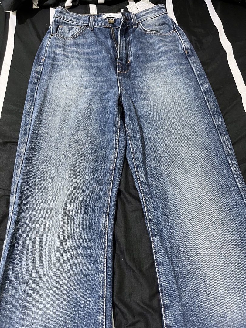 ZARA Straight Leg Jeans (Category: Jeans) located in Angeles City. Submitted by melloromi (Listing ID 1461086286, Image 2). Description: Zara Jeans Size: EU 34 / US 2 / XS Waist: approx. 26-27” Length: 47.5” Blue denim, straight-leg fit.