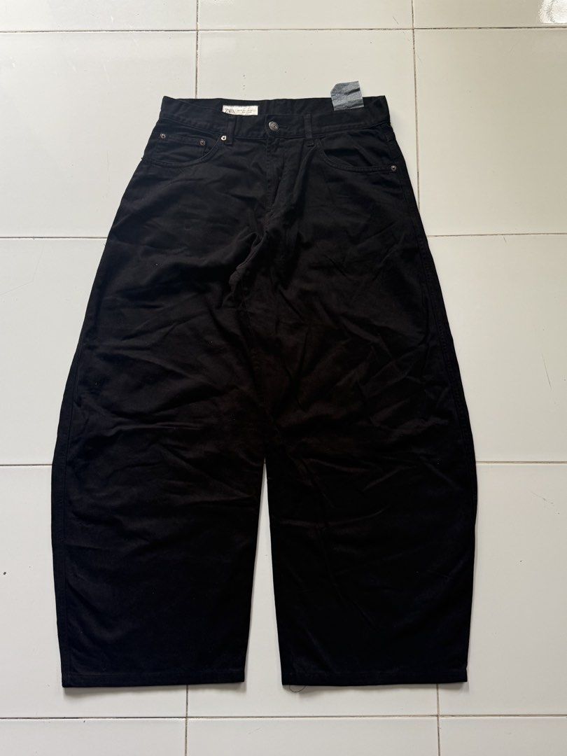 Zara super baggy pants (Category: Jeans) located in Batangas. Submitted by robertlopezigaya (Listing ID 1460943170, Image 1). Description: Zara super baggy pants Dimes 32x40x11.5x15 No issue Like new DM TO PURCHASE📩.