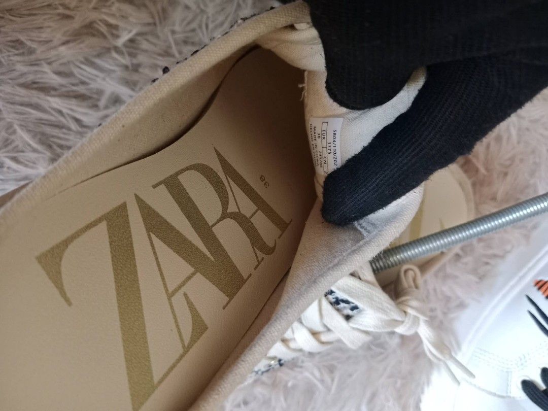 Zara tweed (Category: Sandals) located in Angeles City. Submitted by mjshoppingretail (Listing ID 1460929265, Image 2). Description: Zara Tweed size:38.
