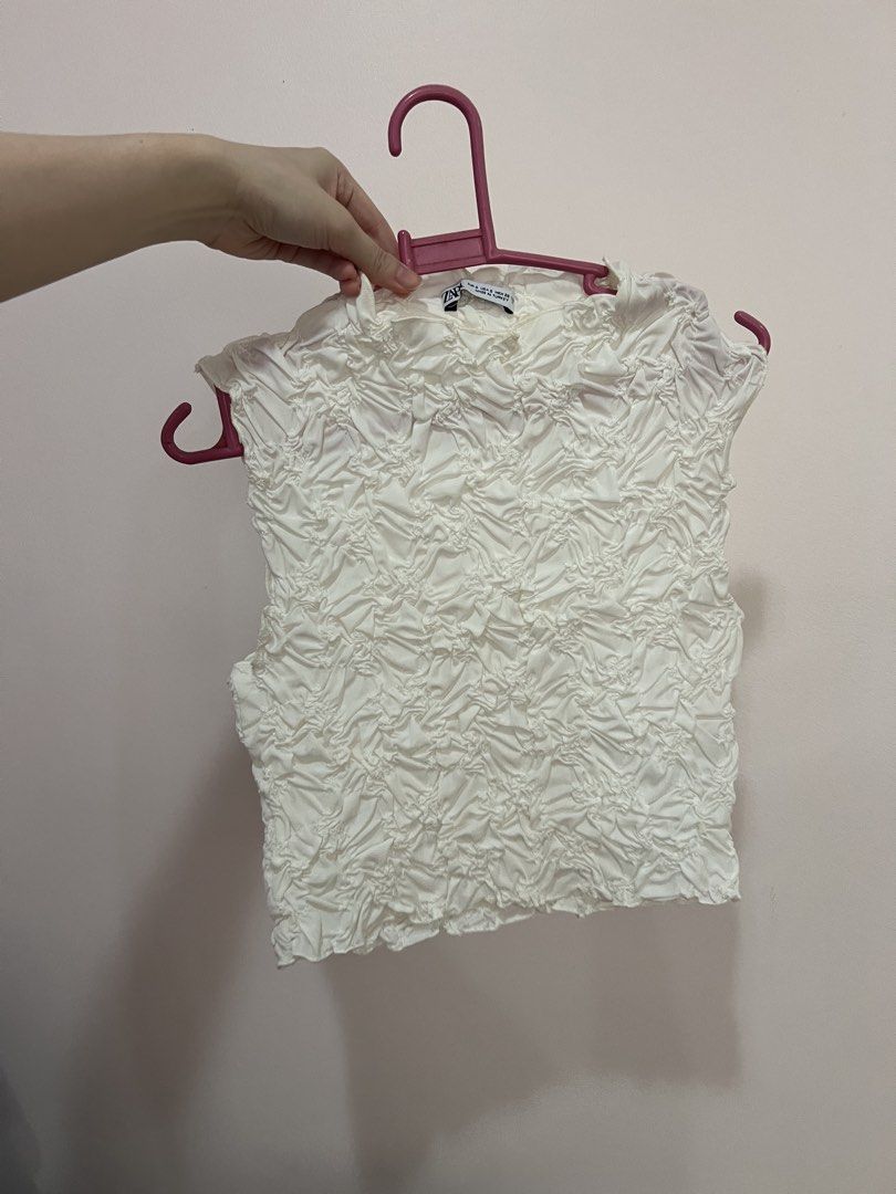 Zara White Textured Sleeveless Top (Category: Sleeveless) located in Quezon City. Submitted by jessica.sanchez (Listing ID 1461024176, Image 1). Description: dm for more info.