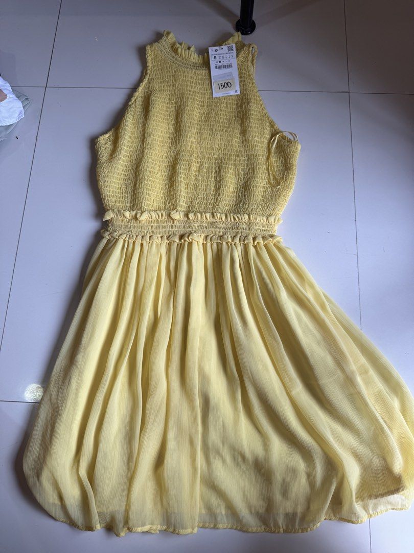 Zara Yellow Midi Dress (Category: Dresses) located in Santa Rosa. Submitted by meldeclutters (Listing ID 1461053816, Image 1). Description: Zara Yellow Midi Dress Small Brand New with Tags.