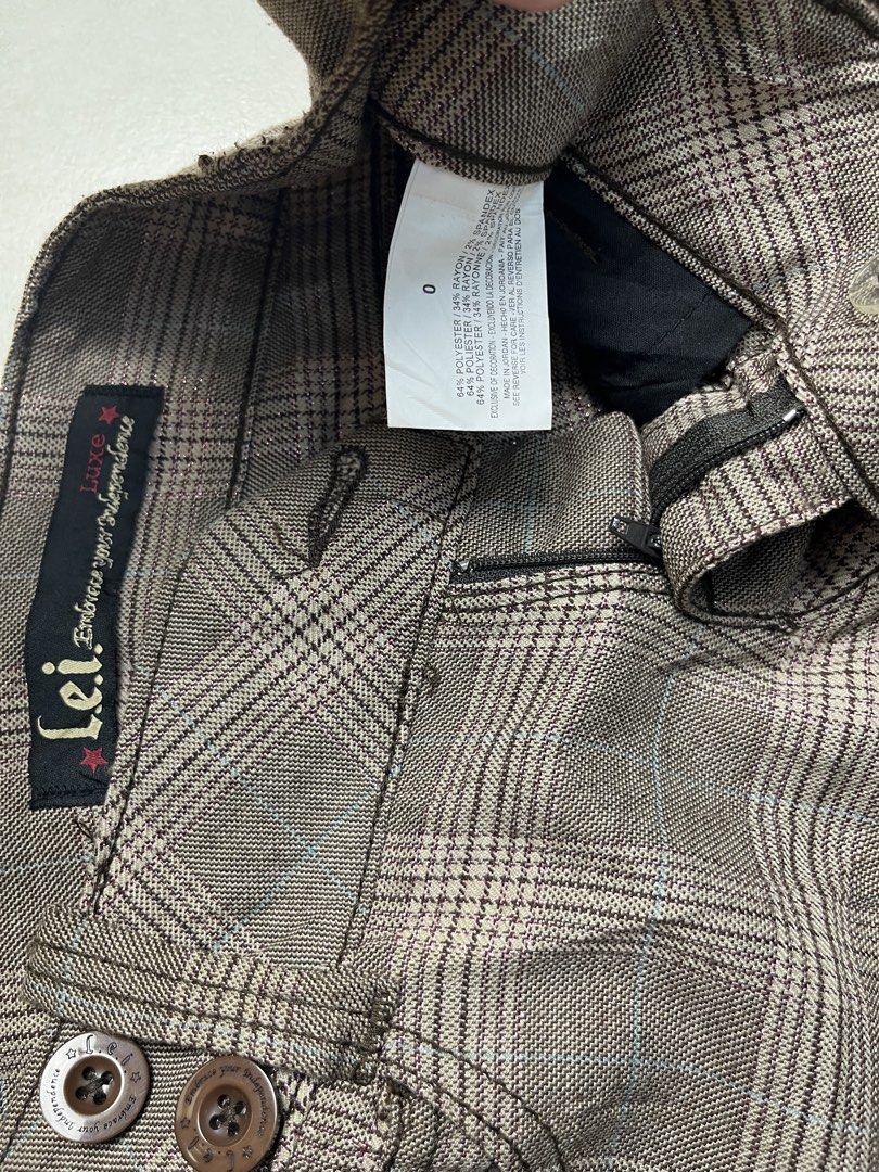 00s y2k glittery checked lowrise flare pants (Category: Other Bottoms) located in Caloocan City. Submitted by onlyfromthepast (Listing ID 1461250561, Image 3). Description: 9/10 condition Measurements 14.5 x 39 inches Rise rise 7 inches Thigh 10.5 inches Knee 8 inches Leg opening 10.2 inches ✅My bio before purchasing tia💕 ✅ All items are fresh from bales, Pls expect dirt,dust or stains .
