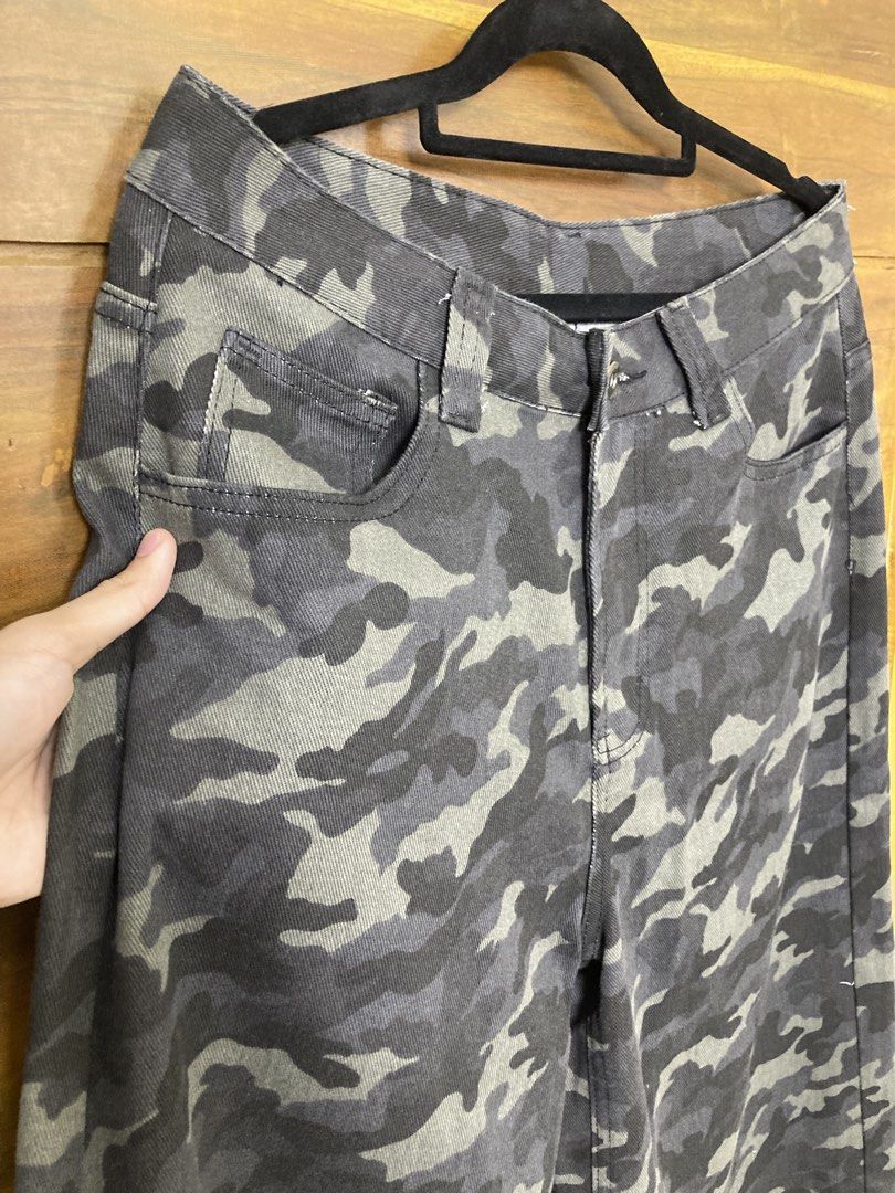 ₱149 + SF via JNT (Category: Other Bottoms) located in Batangas. Submitted by declutteringvon (Listing ID 1461318706, Image 2). Description: 14 inches leg opening, fits 30-31 waist, barely used, declutter..