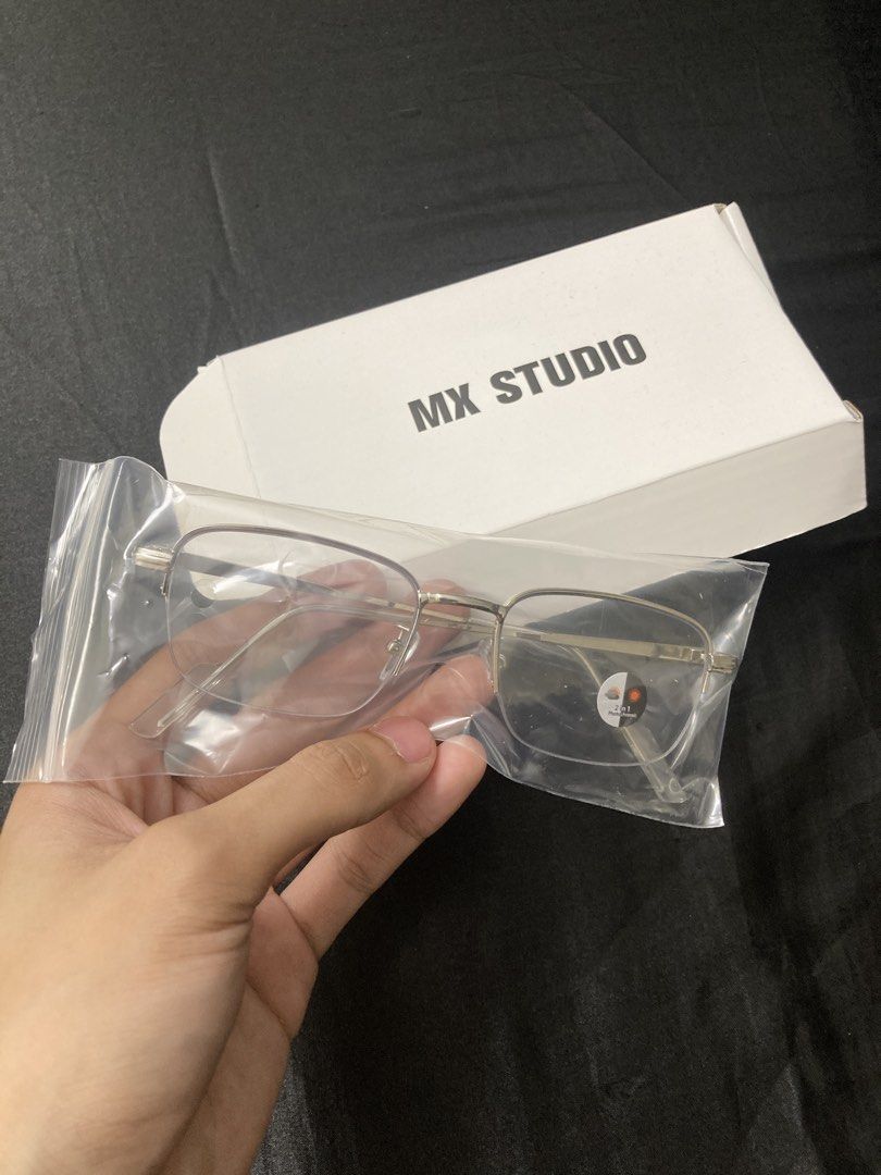 ₱10 + Shipping Fee (Category: Sunglasses & Eyewear) located in Batangas. Submitted by declutteringvon (Listing ID 1461318926, Image 3). Description: Brand new condition, barely used, declutter..