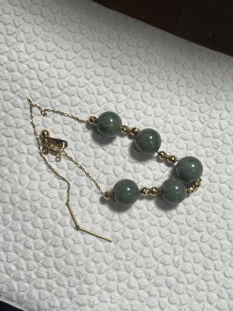 18k Jadeite Beads Bracelet (Category: Bracelets) located in Baguio. Submitted by vintagegurlie (Listing ID 1461214555, Image 1). Description: 18k Gold with jade beads. I am selling this as piece not grams. Questions: Real gold? Yes, it's 18k gold with markings too. Is it pawnable? Yes it is. Real jade? I don't think so, but I did not get the beads tested. Total grams: 6.4g Gold grams: 1.3g.