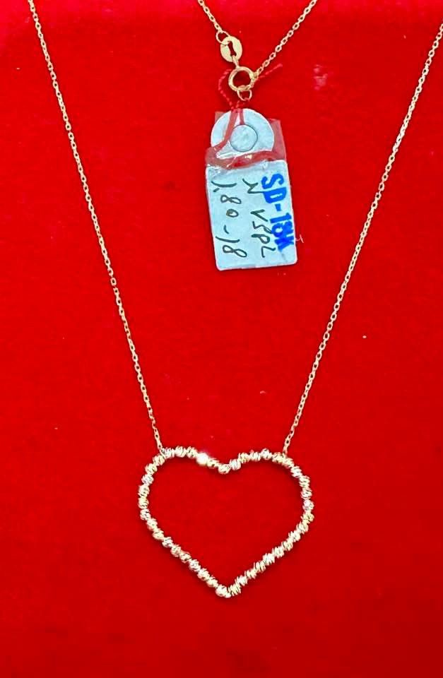 18k Saudi gold heart necklace (Category: Necklaces) located in Manila. Submitted by bhelgoldseller2ndaccount (Listing ID 1461221513, Image 1). Description: New!!✨New!!✨New!! Authentic 18k Saudi Golds 💯pawnable/naisasanla 💯with high appraisal rate 💯good investment 💯Direct supplier price 👉OPEN for resellers 🌺please take time to evaluate their actual sizes and grams 👉Best panggift for all occasions ✅ Sold per grams not per piece Kya lowest pr
