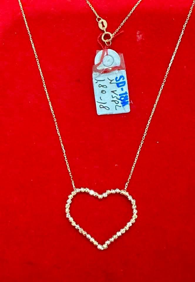 18k Saudi gold heart necklace (Category: Necklaces) located in Manila. Submitted by bhelgoldseller2ndaccount (Listing ID 1461221513, Image 2). Description: New!!✨New!!✨New!! Authentic 18k Saudi Golds 💯pawnable/naisasanla 💯with high appraisal rate 💯good investment 💯Direct supplier price 👉OPEN for resellers 🌺please take time to evaluate their actual sizes and grams 👉Best panggift for all occasions ✅ Sold per grams not per piece Kya lowest pr