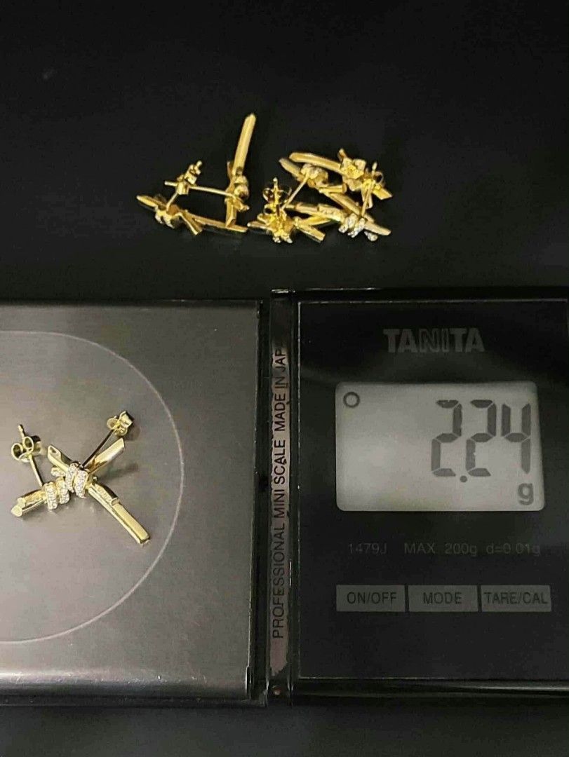 18k Saudi gold knot earrings (Category: Earrings) located in Manila. Submitted by bhelgoldseller2ndaccount (Listing ID 1461174169, Image 3). Description: New!!✨New!!✨New!! Authentic 18k Saudi Golds 💯pawnable/naisasanla 💯with high appraisal rate 💯good investment 💯Direct supplier price 👉OPEN for resellers 🌺please take time to evaluate their actual sizes and grams 👉Best panggift for all occasions ✅ Sold per grams not per piece Kya lowest pric