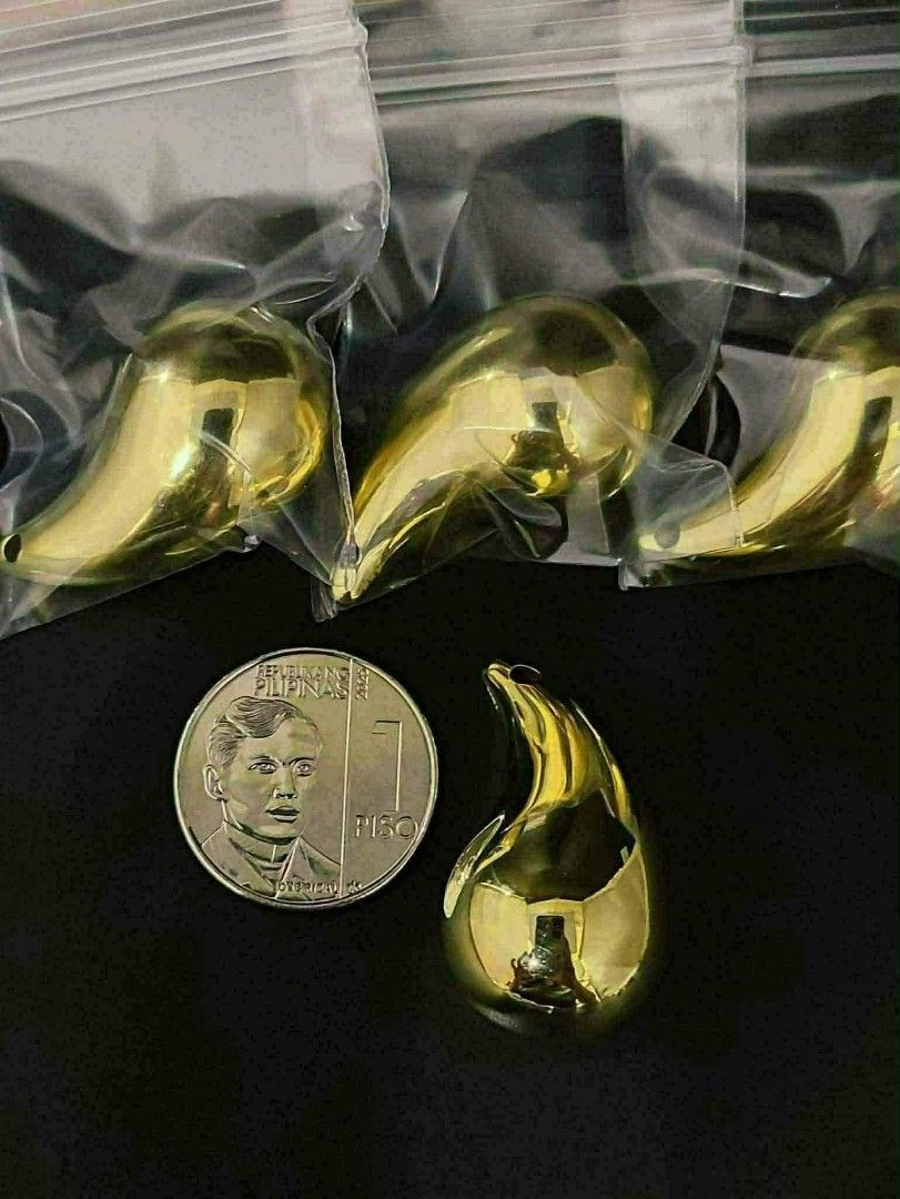 18k Saudi gold teardrop pendant (Category: Necklaces) located in Manila. Submitted by bhelgoldseller2ndaccount (Listing ID 1461173838, Image 1). Description: New!!✨New!!✨New!! Authentic 18k Saudi Golds 💯pawnable/naisasanla 💯with high appraisal rate 💯good investment 💯Direct supplier price 👉OPEN for resellers 🌺please take time to evaluate their actual sizes and grams 👉Best panggift for all occasions ✅ Sold per grams not per piece Kya lowest 
