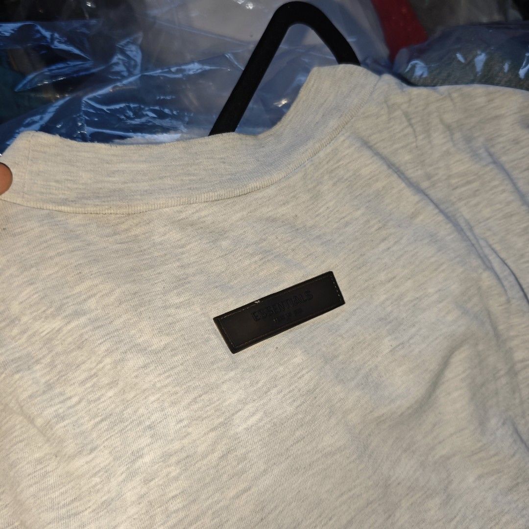 1977 Essential Shirt (Category: Tshirts & Polo Shirts ) located in Dagupan City. Submitted by johnny.flips (Listing ID 1461241562, Image 3). Description: 25W 29L check pics for issue.