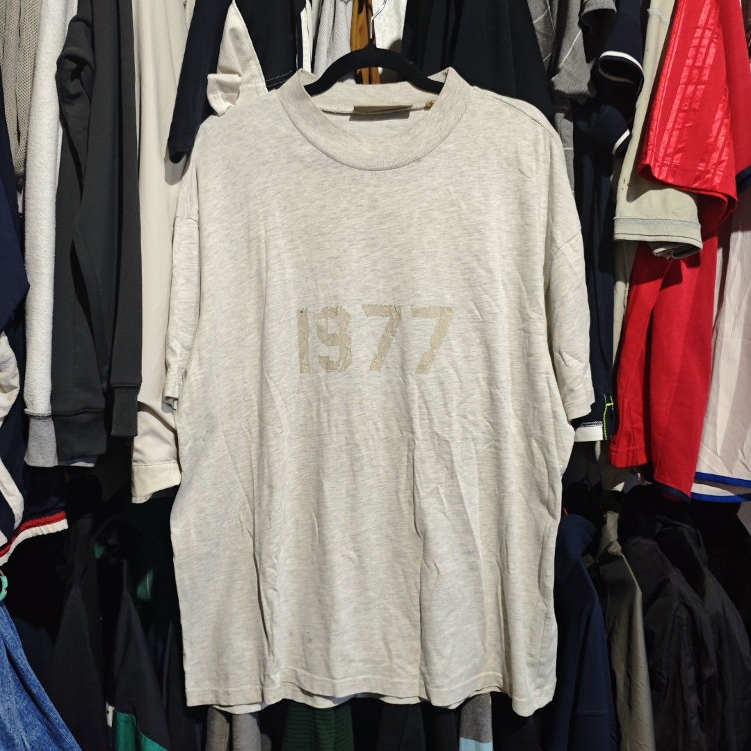 1977 Essential Shirt (Category: Tshirts & Polo Shirts ) located in Dagupan City. Submitted by johnny.flips (Listing ID 1461241562, Image 1). Description: 25W 29L check pics for issue.