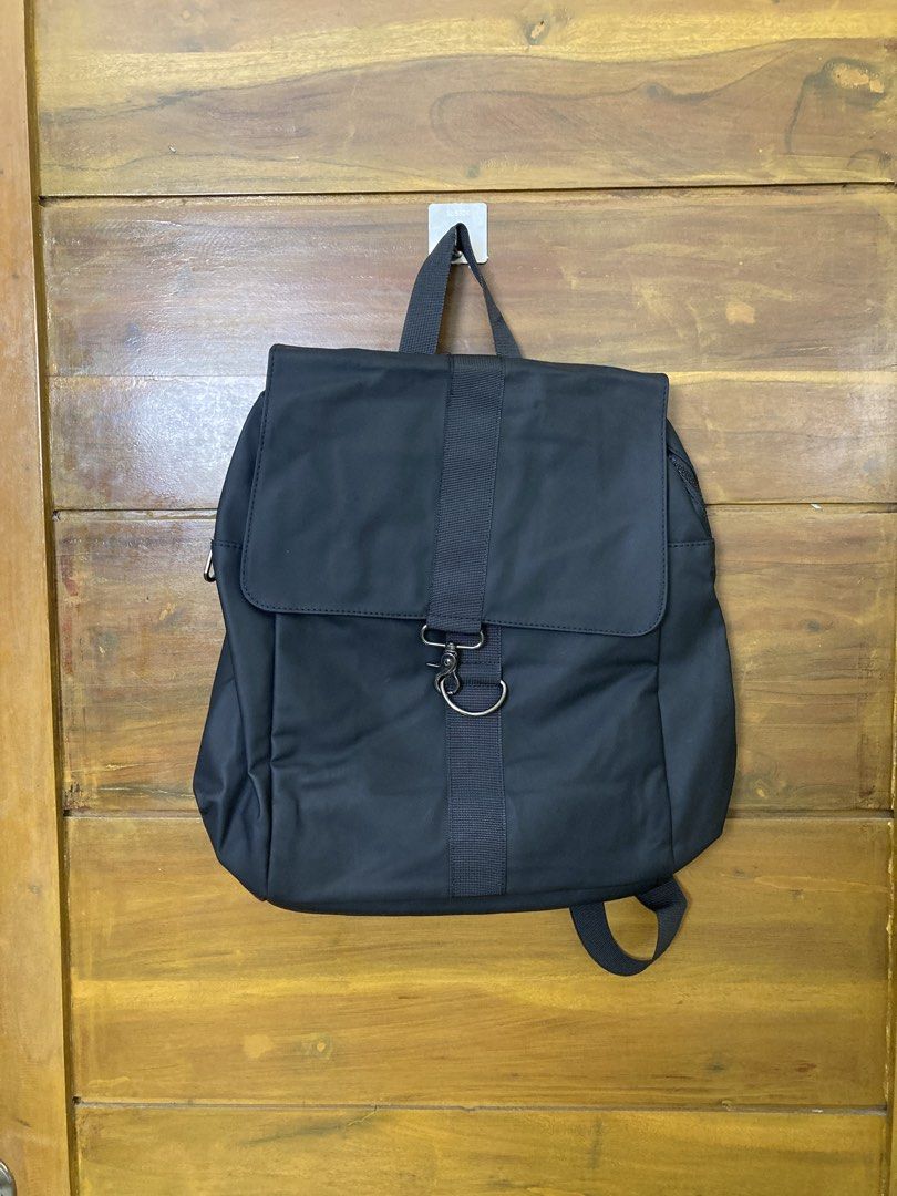 ₱10 + Shipping Fee. (Category: Backpacks) located in Batangas. Submitted by declutteringvon (Listing ID 1461318759, Image 1). Description: Brand new condition, simple ang straightforward, water resistant, barely used, declutter..