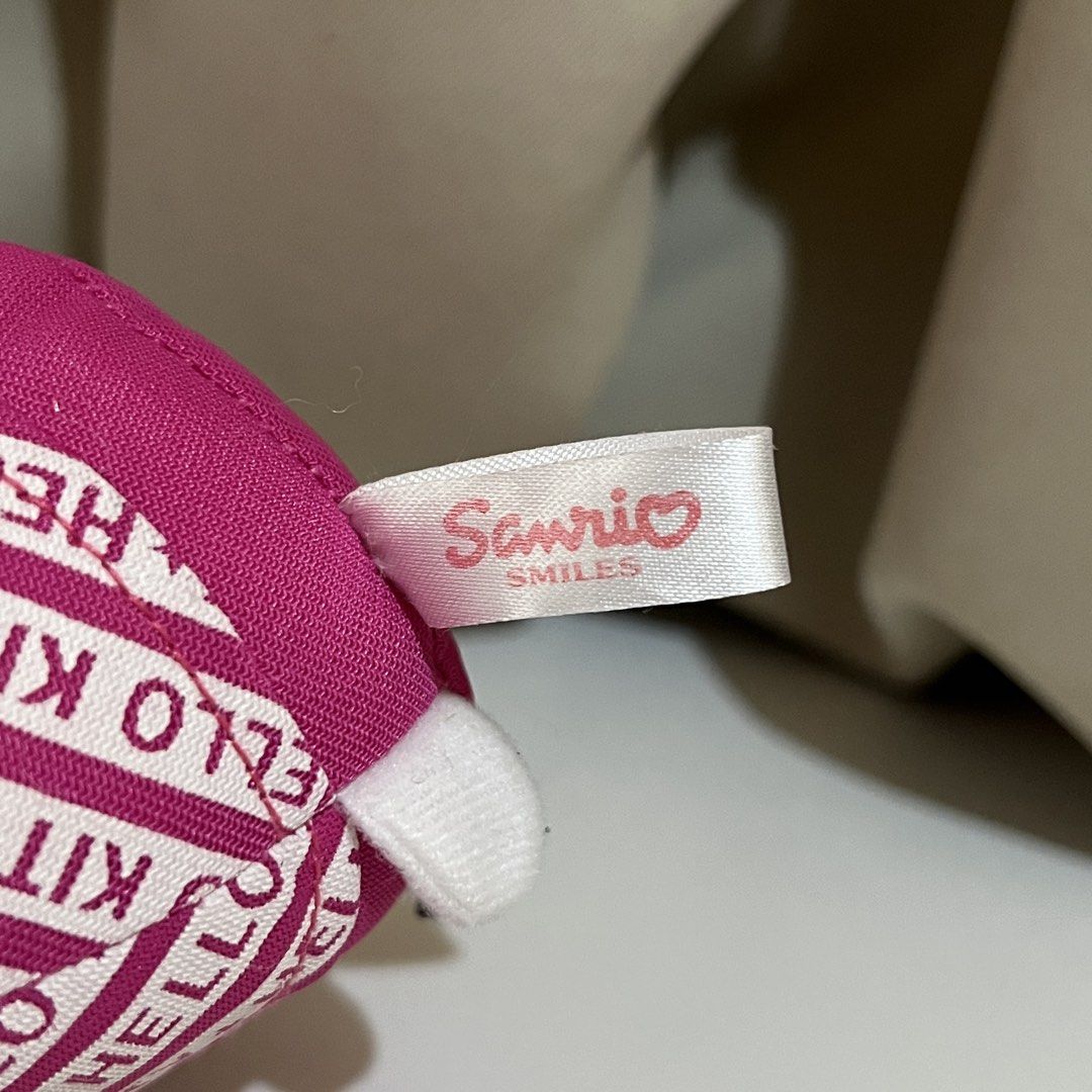 2006 Sanrio Smiles Hello Kitty Plush Toy (Category: Plushies & Soft Toys) located in Manila. Submitted by nikaniks25 (Listing ID 1461147293, Image 3). Description: .