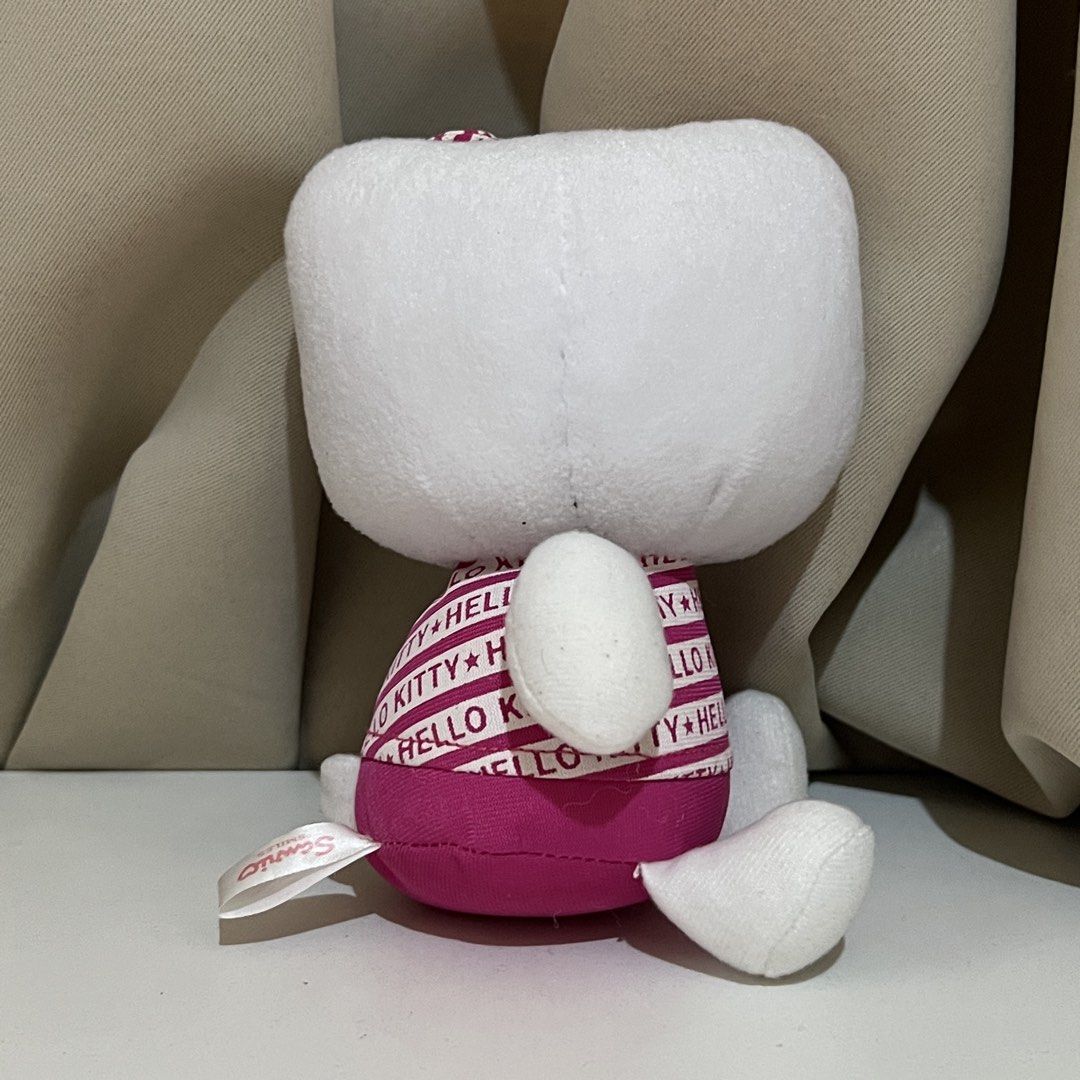 2006 Sanrio Smiles Hello Kitty Plush Toy (Category: Plushies & Soft Toys) located in Manila. Submitted by nikaniks25 (Listing ID 1461147293, Image 2). Description: .