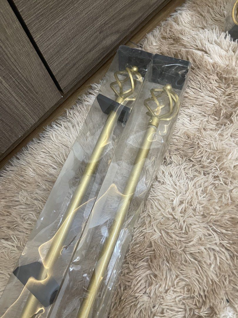 [2 PCS] GOLD CURTAIN ROD (SHORT) (Category: Curtains & Blinds) located in Concepcion. Submitted by wowsinigangmix (Listing ID 1461268229, Image 2). Description: METAL CURTAIN ROD COLOR GOLD SIZE 28”-48”(70-120CM) BRAND NEW WITH BOX EXTRA FROM ROOM RENOVATION ROD ONLY (NO HOOK).