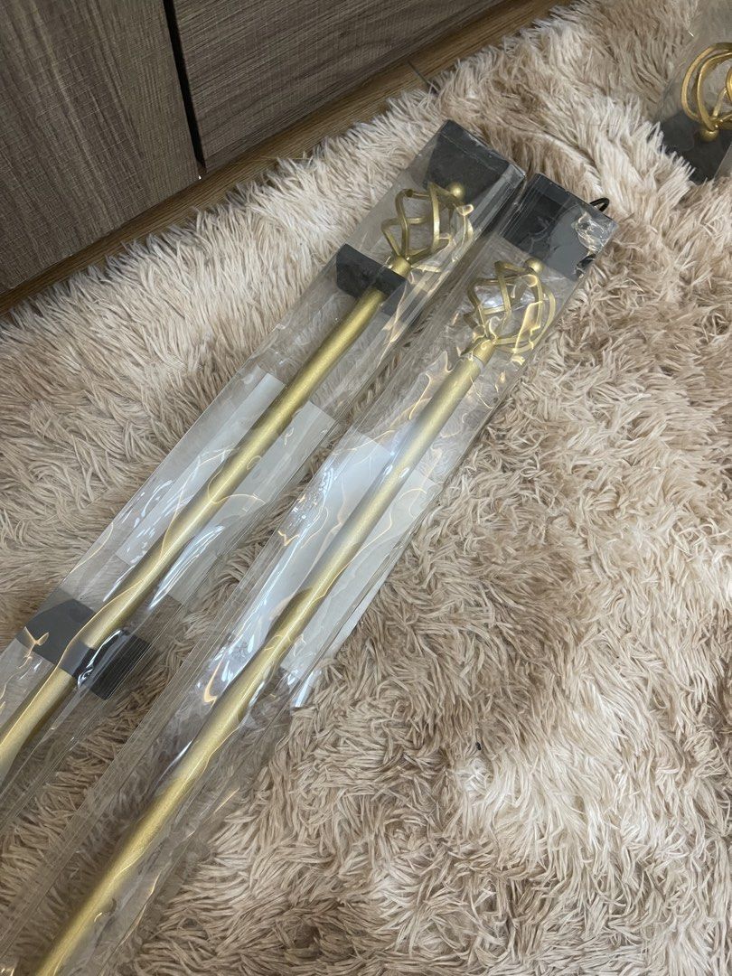 [2 PCS] GOLD CURTAIN ROD (SHORT) (Category: Curtains & Blinds) located in Concepcion. Submitted by wowsinigangmix (Listing ID 1461268229, Image 1). Description: METAL CURTAIN ROD COLOR GOLD SIZE 28”-48”(70-120CM) BRAND NEW WITH BOX EXTRA FROM ROOM RENOVATION ROD ONLY (NO HOOK).