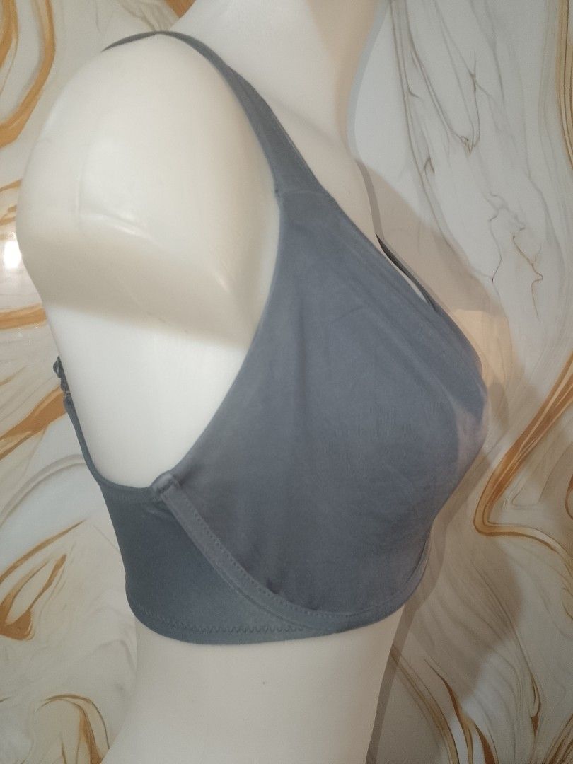 32g / 32f FREYA Grey Full Coverage Underwire Bra NO PADS (Category: Undergarments & Loungewear) located in Manila. Submitted by truecrystal-1407 (Listing ID 1461266764, Image 3). Description: - Comfortable grey bra - Full coverage design - Underwire for support - Adjustable straps for a custom fit - Easy back closure - Soft, smooth fabric - Perfect for everyday wear.
