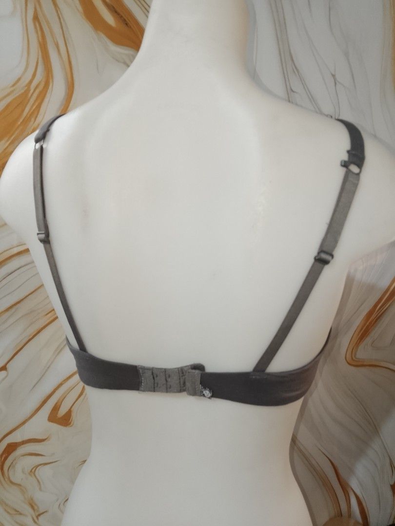 34bAnne Klein Grey Padded Underwire Bra (Category: Undergarments & Loungewear) located in Manila. Submitted by truecrystal-1407 (Listing ID 1461205428, Image 3). Description: - Anne Klein grey padded bra - Underwire support for comfort - Adjustable straps - Classic hook-and-eye closure - Soft fabric - Perfect for everyday wear.