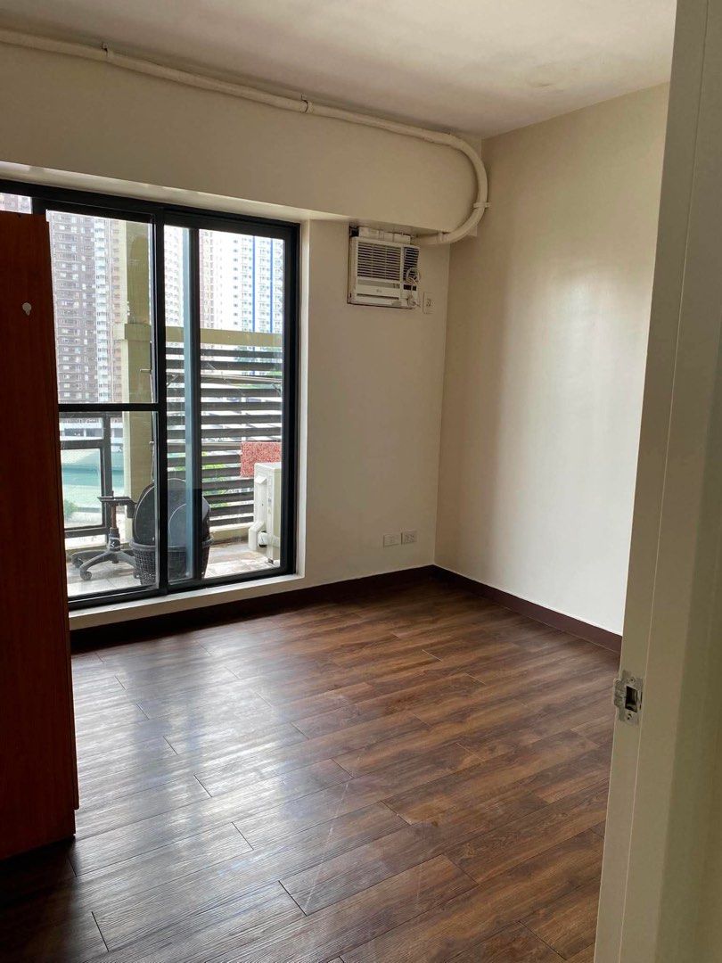 3BR Corner unit at Flair Tower For Sale (Category: Apartments & Condos) located in Manila. Submitted by ADB.Realtor (Listing ID 1461163628, Image 1). Description: FOR SALE | FLAIR TOWERS SOUTH 📍 11th Floor – Atrium Garden 📐 76 SQM 🛏️ 3 Bedrooms with Balcony 🚿 2 Toilet & Baths 🛋️ Semi-Furnished (As-Is, Where-Is) 🚗 1 Parking Slot – B4 💰 Selling Price: ₱13.2M Inclusive of Capital Gains Tax (CGT) FOR DIRECT BUYERS ONLY! For serious inquiries a
