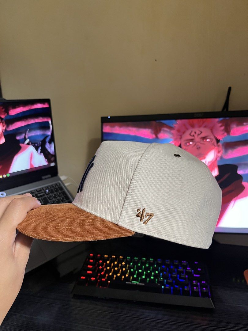 47 x Carhartt Cap (Category: Caps & Hats) located in Quezon City. Submitted by johnrovic06 (Listing ID 1461289012, Image 3). Description: For sale 47 x Carhartt cap can pass as bnew never pa nagamit From Lids Store Canada🇨🇦 RFS: need funds.