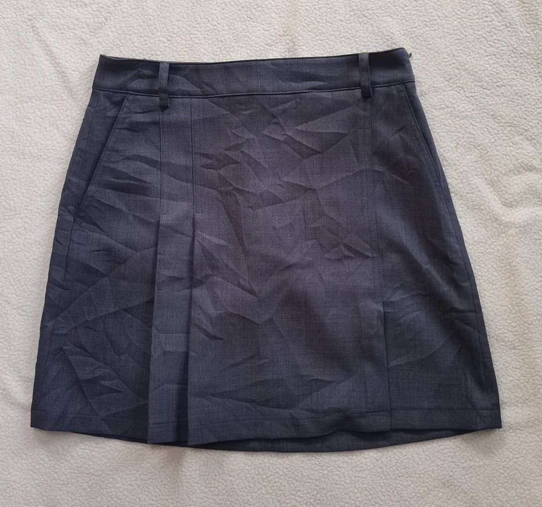 8 seconds structured, dark gray/navy skirt (Category: Skirts) located in Santa Cruz. Submitted by oddpenguin-4575 (Listing ID 1461284315, Image 2). Description: 📌measurement:Laid flat (×2 the measurement) Waist-14"/Hips-18.5"/Lenght-16.5"/Hem-20" 📌size:Filipino size Small to Medium (S/M). 📌Brand:8 seconds 📌color-10/10 📌This is a structured, dark gray/navy skort (skirt with built-in shorts) from the popular Korean fashion brand 8 seconds. It 